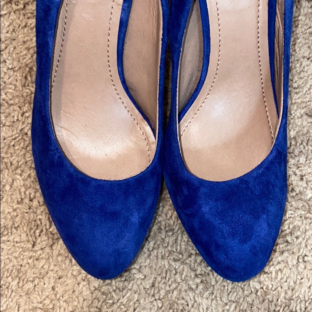 💙LAST CHANCE💙 Vince Camuto Blue Suede Heels // 7 - Picture 4 of 11